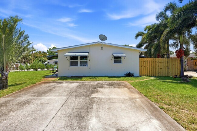 Building Photo - 2708 Hinda Rd