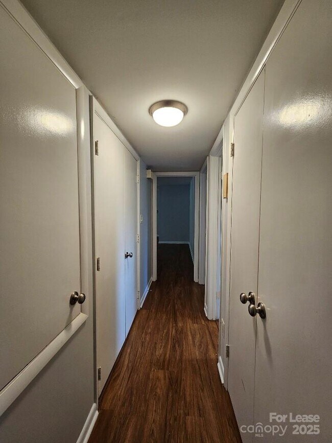 Building Photo - 4604 Coronado Dr