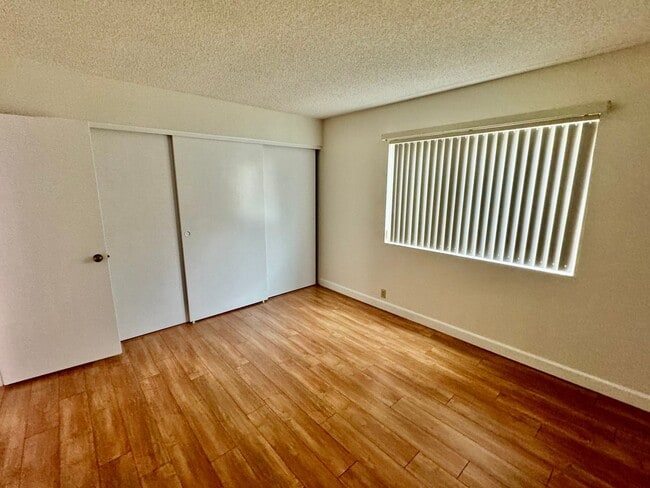 Building Photo - Spacious Single Story Upgraded Home