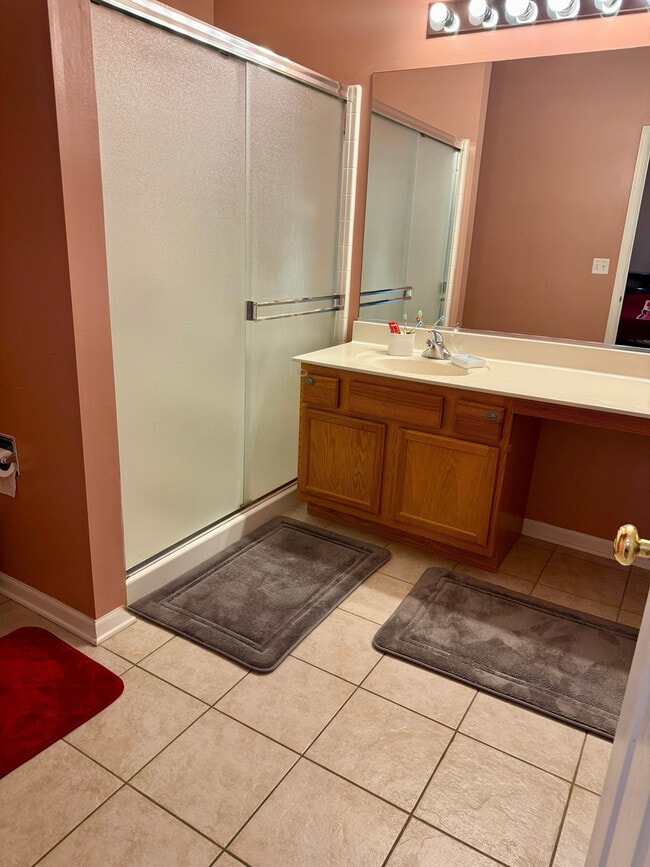 Building Photo - 600 Creekside Cir