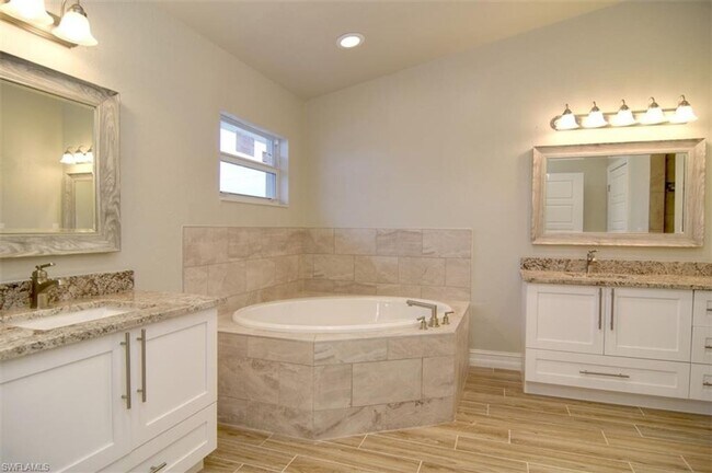 Building Photo - 2412 NW 8th Pl