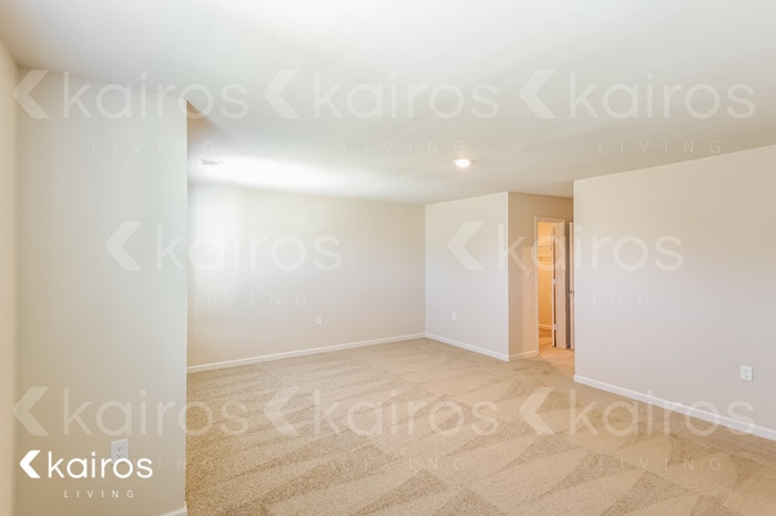 Building Photo - 2027 Discovery Dr