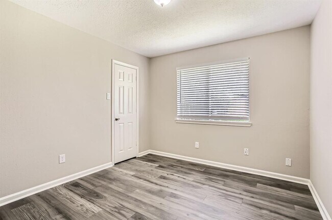 Building Photo - 7206 Sharpsburg Dr