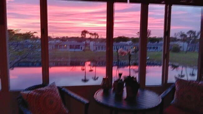 Building Photo - 154 Lake Meryl Dr