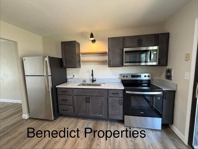 Building Photo - Maple St