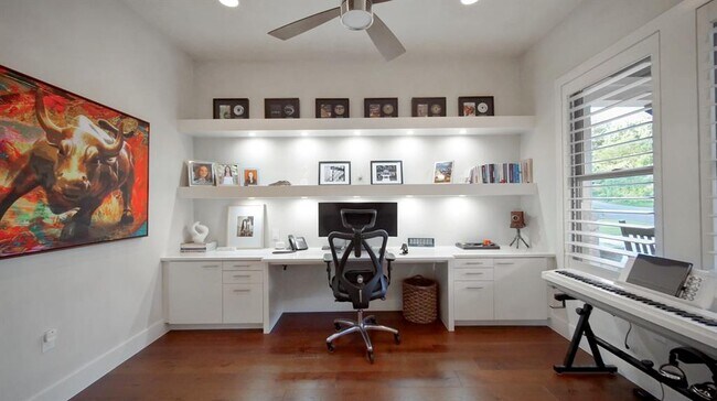 Building Photo - 1002 Meriden Ln