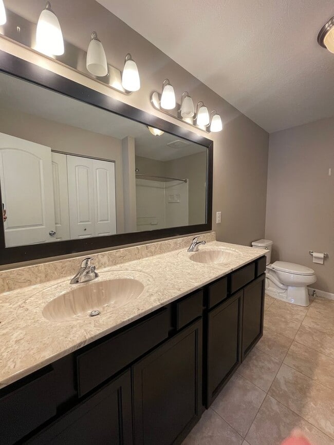 Building Photo - Three Bedroom Home in Kalamazoo