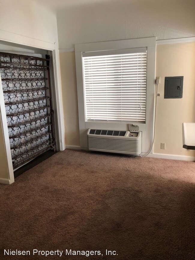 Building Photo - 1416 Q St