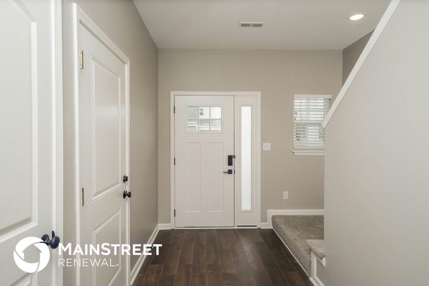 Building Photo - 2064 N Sarah Dr