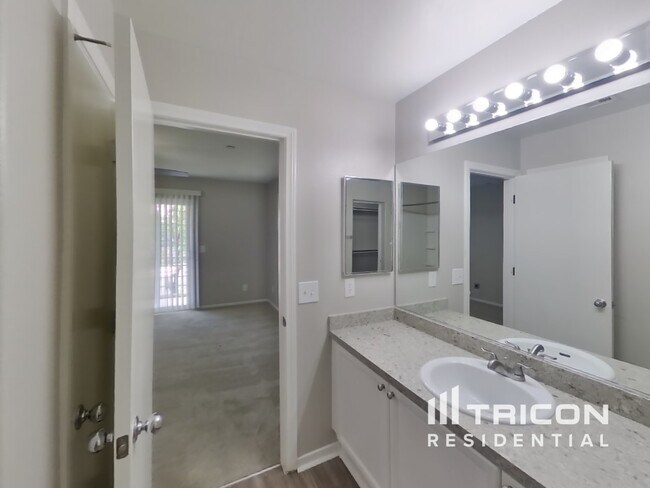 Building Photo - 9164 Obtainable Ct