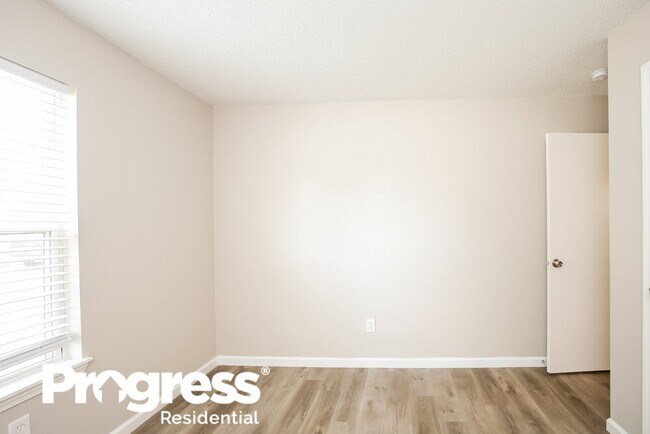 Building Photo - 4231 Village Trace Dr