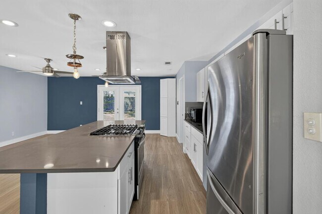 Building Photo - 8602 Colonial Dr
