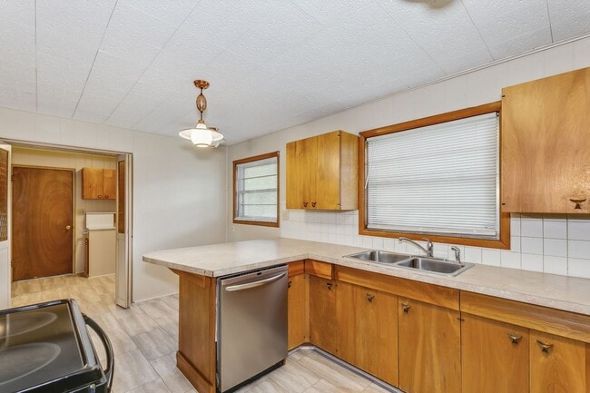Building Photo - Very cool home with Retro feel - Check it ...