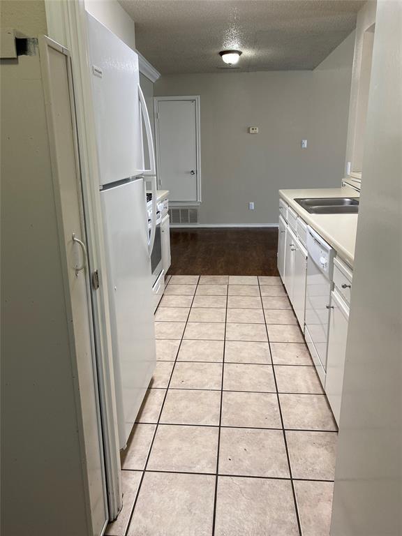 Building Photo - 2024 Redwing Way