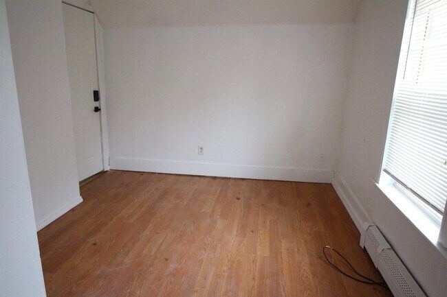 Building Photo - 11 Elm St