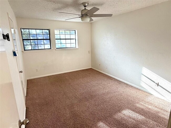 Building Photo - 9518 Topridge Dr
