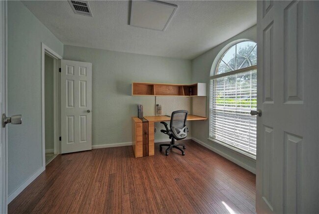 Building Photo - 10907 Grassmere Ct