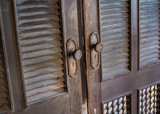 Building Photo - 1423 W Addison St