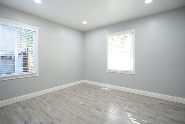 Building Photo - Charming Three Bedroom Westwood Napa Home