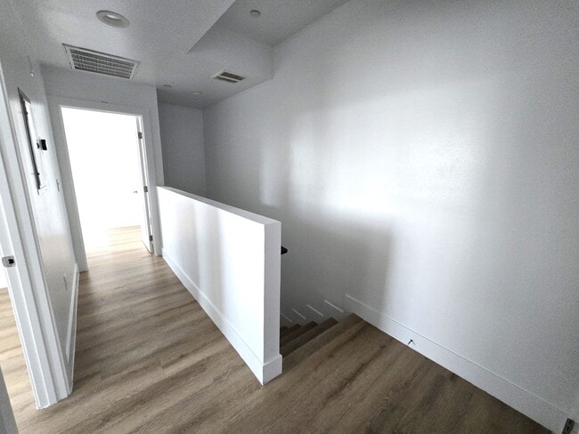 Building Photo - 3920-3922 1/2 Brighton Ave