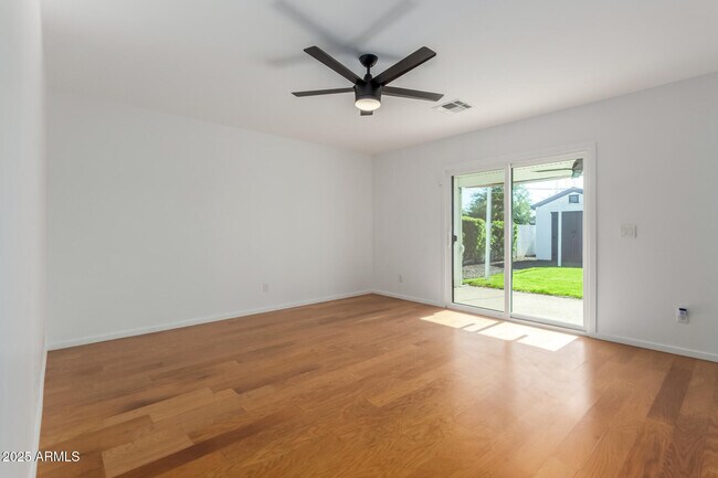 Building Photo - 1129 E McKinley St