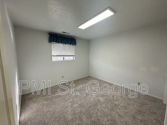 Building Photo - 3059 Bayberry Cir