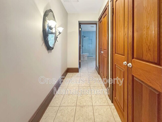 Building Photo - 340 Washington St N