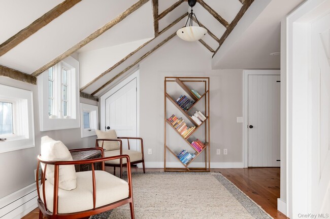 Building Photo - 291 Roaring Brook Rd