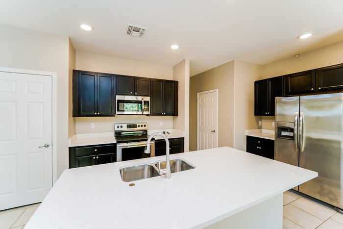 Building Photo - 6531 S Calle Diablo Dr