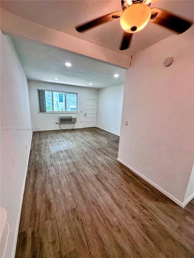 Primary Photo - 9056 Collins Ave