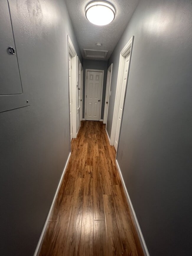 Building Photo - 1515 Thelbert Dr