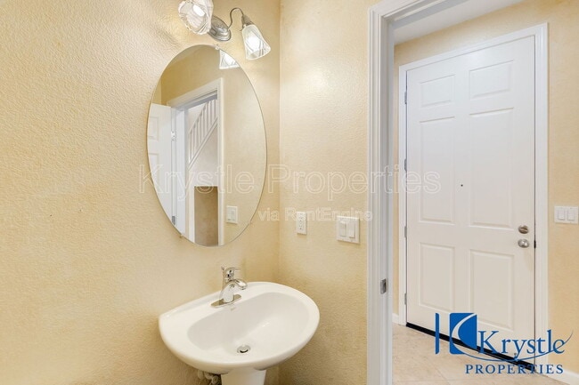 Building Photo - 664 Julmar Cir