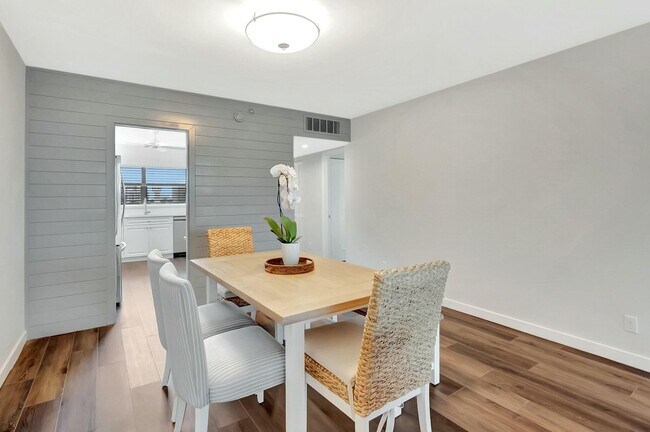 Building Photo - 3300 S Ocean Blvd