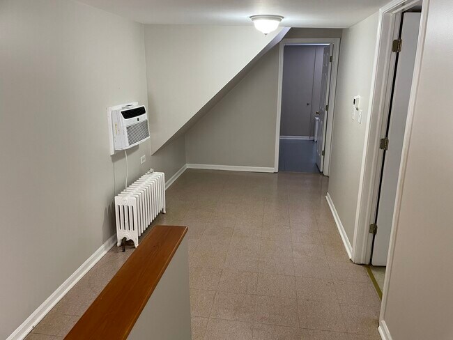 Building Photo - 714 Broadway Ave