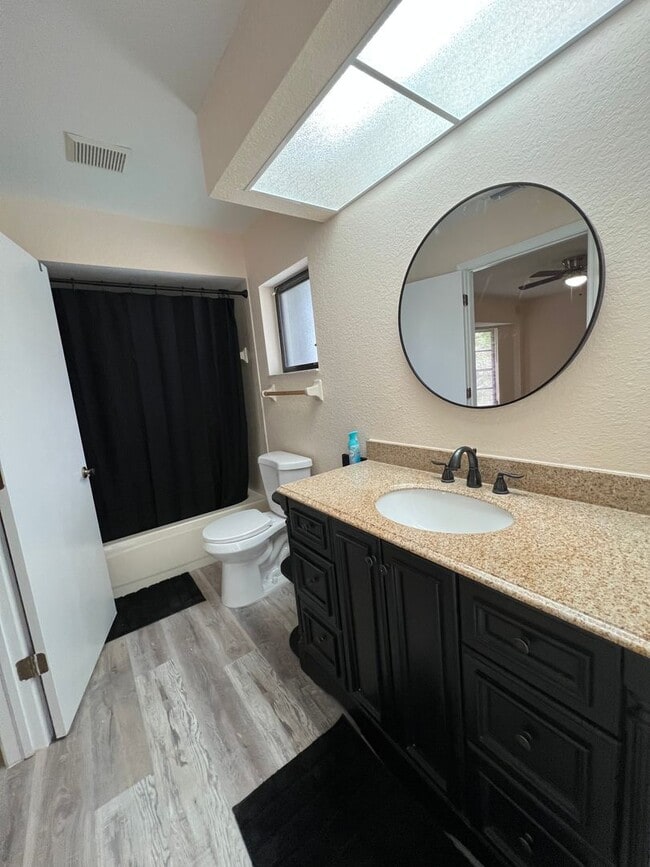 Building Photo - 18090 Avonsdale Cir