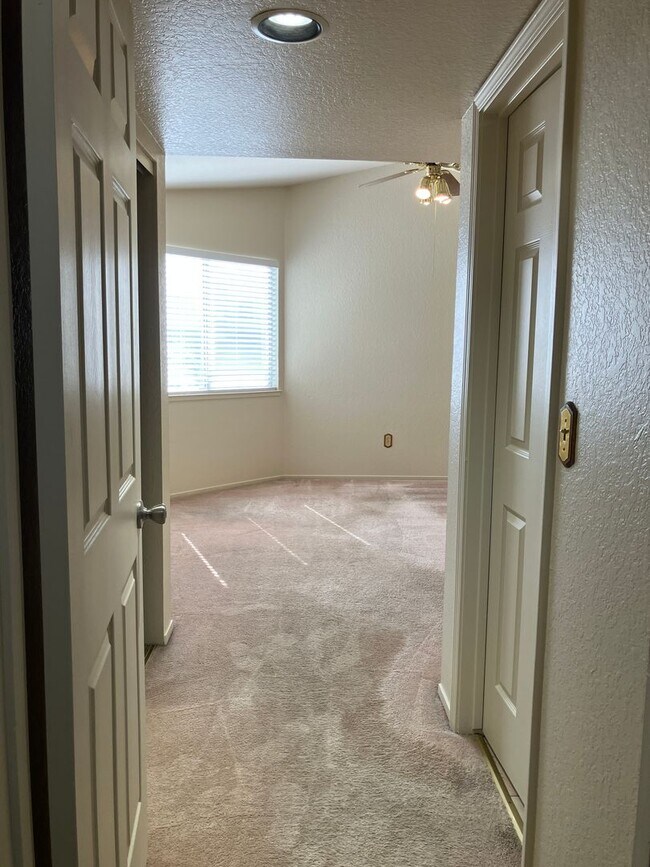 Building Photo - 1725 Branchwood Cir