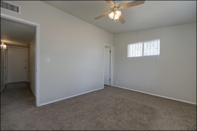 Building Photo - 4109 Roxbury Dr