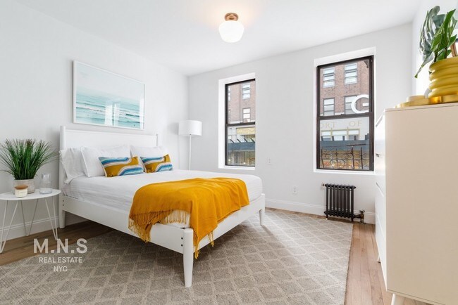 Building Photo - 260 West 16th Street