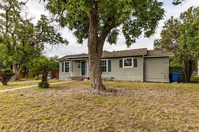 Building Photo - 402 W Wildwood Dr