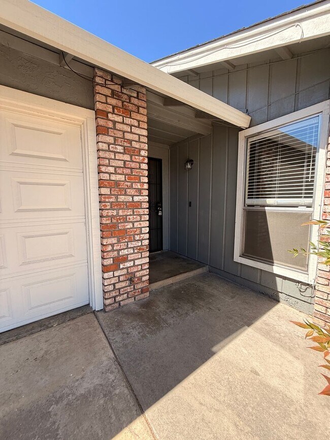 Building Photo - 2816 Windsong Ave