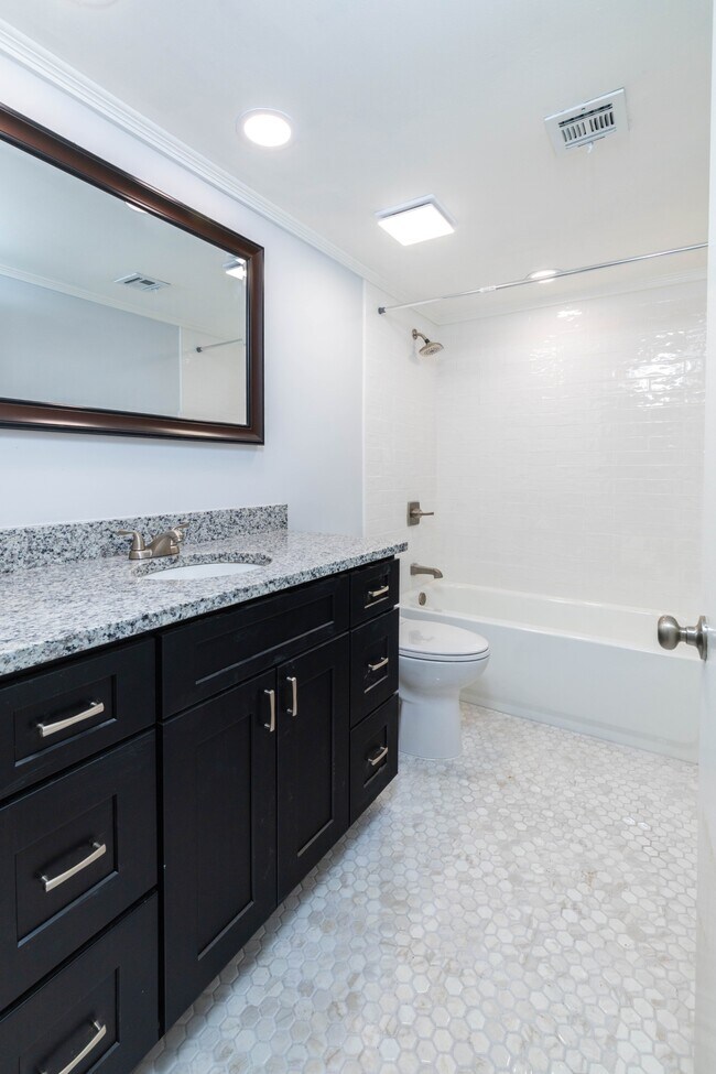 Building Photo - 407 Canberra Dr