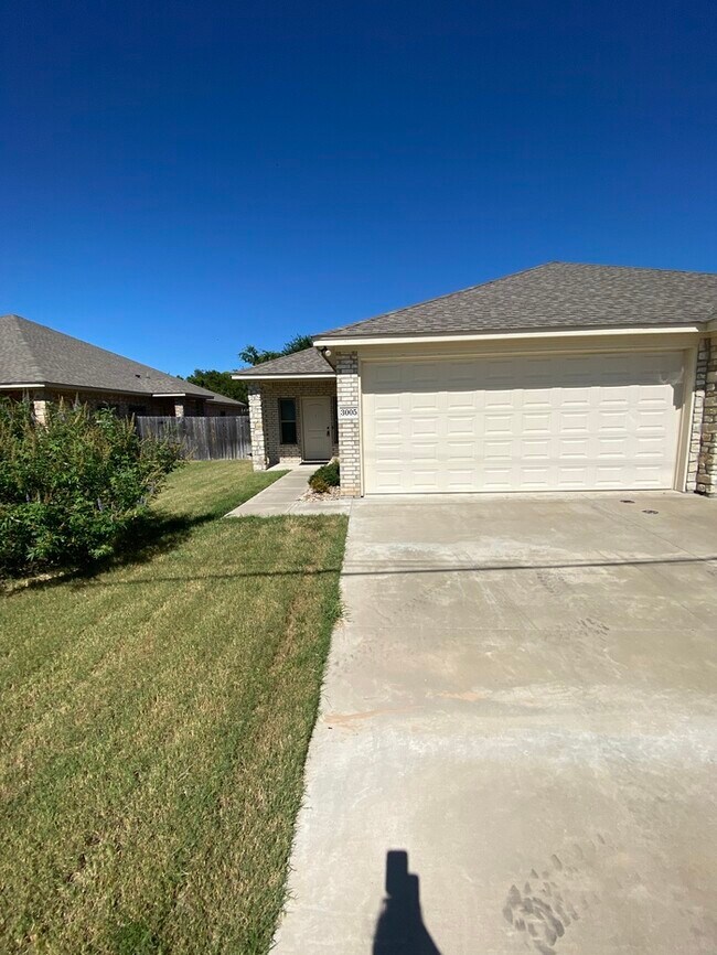 2/2/2 Granbury TX Duplex 3005 Enchanted Rd Granbury TX 76049