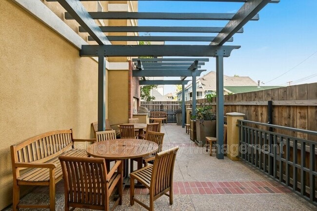 Building Photo - 2330 First Ave.