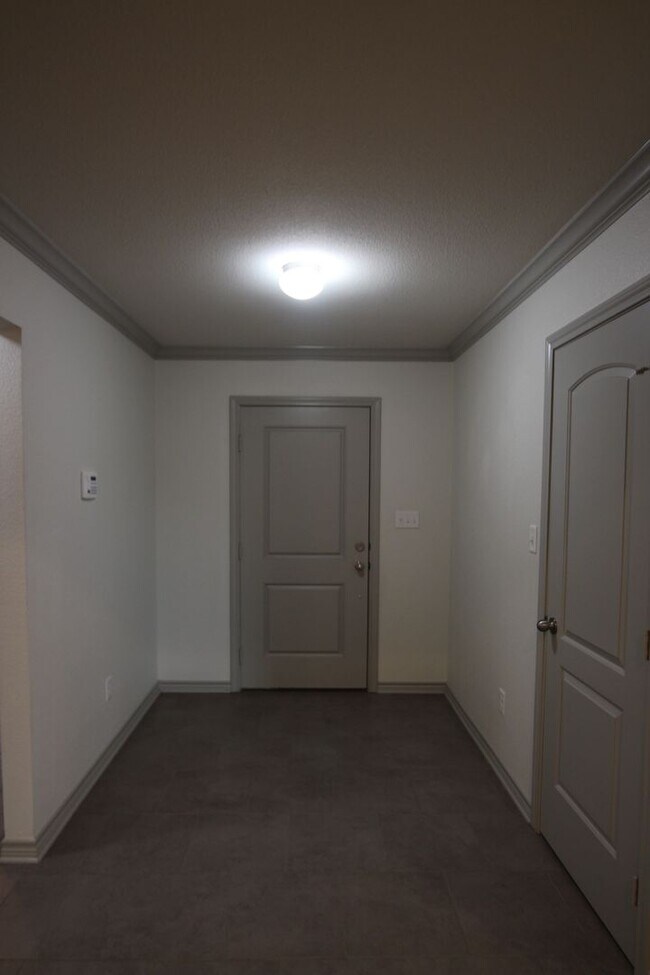 Building Photo - Beautiful 3 Bedroom 2 Bathroom Townhouse in South Tyler!