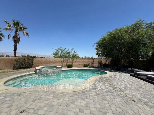 Building Photo - 74635 Tesla Dr