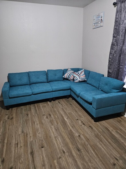 Building Photo - Room in Duplex on Stalcup Rd