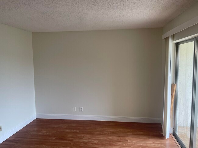 Building Photo - 500 Village Green Cir W