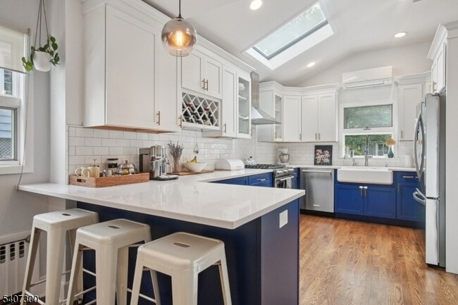 Building Photo - 6 Girard Pl