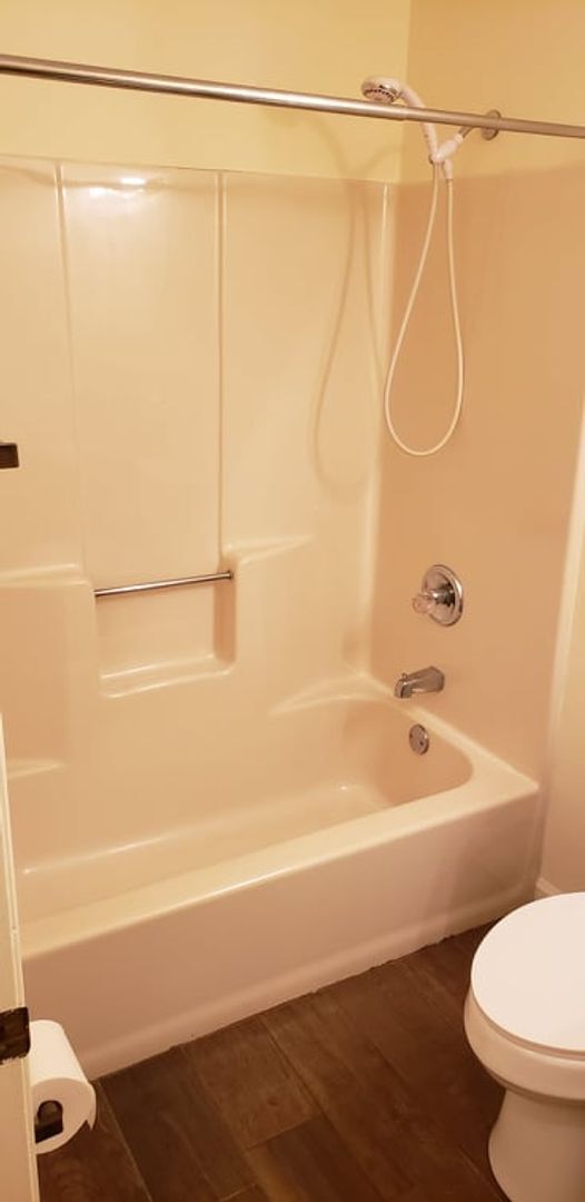 Building Photo - 3 Bedroom/2 Bath one level unit  ?  Kingsp...