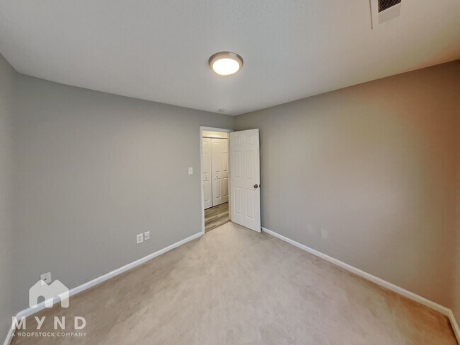 Building Photo - 2443 Hawk Ridge Dr